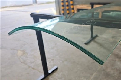 Buet herdet laminert glass